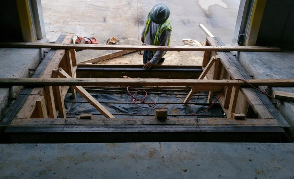 Industrial concrete slab placement — schedule-driven execution (15)